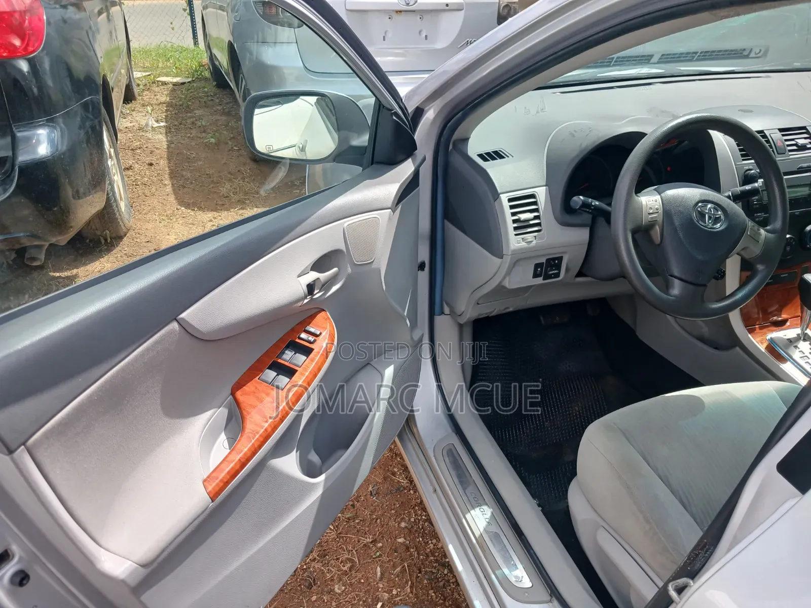 Toyota Corolla XLE 4dr Sedan (1.8L 4cyl 4A) 2010 Silver