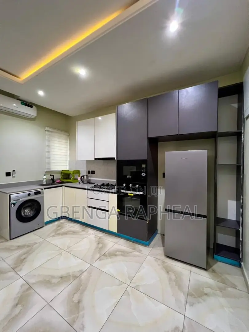 2bdrm Penthouse in Lekki Phase One for sale