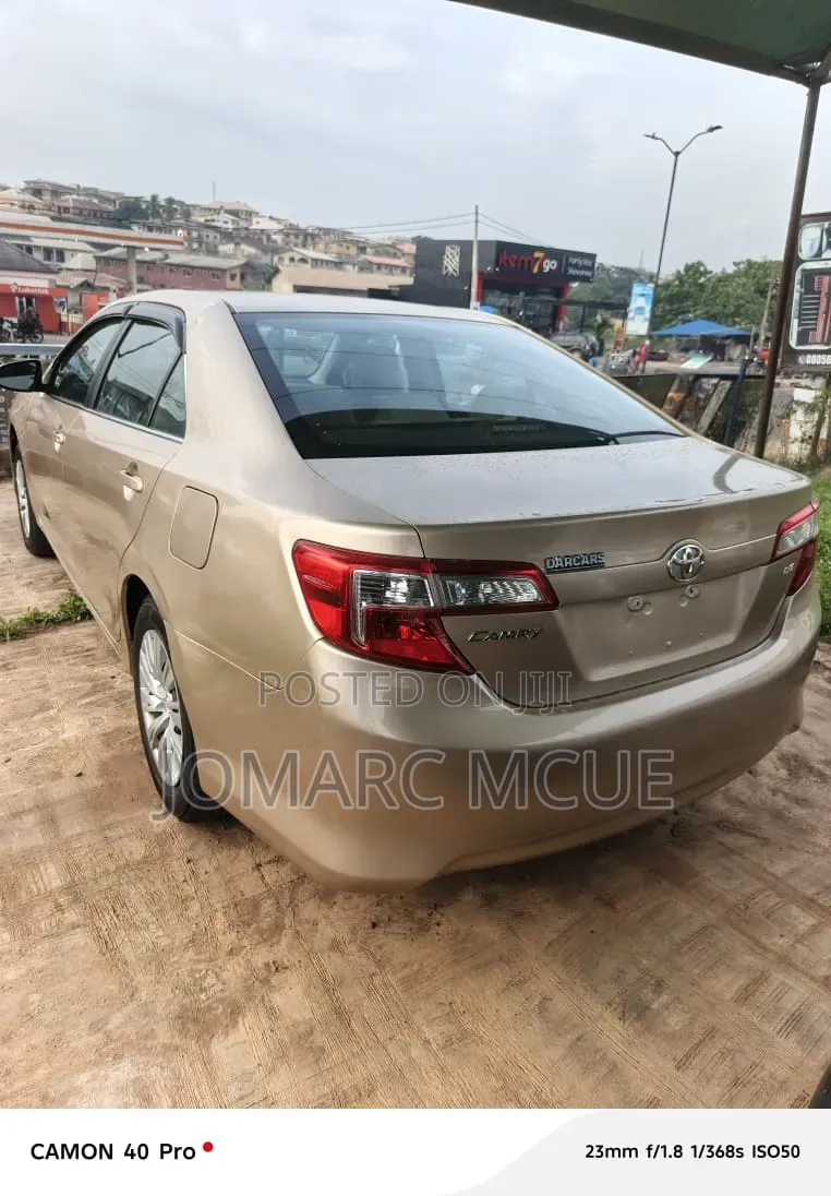 Toyota Camry 2012 Gold