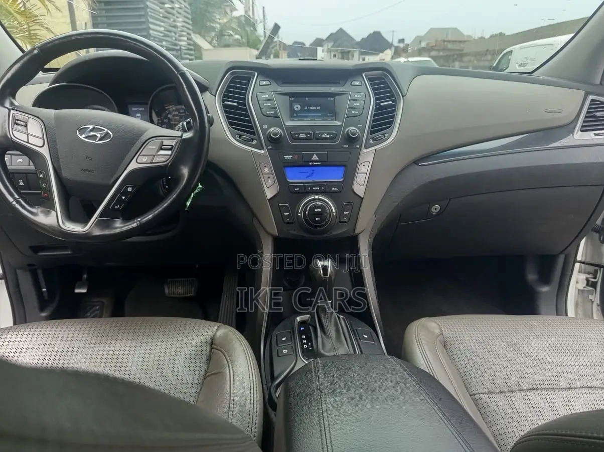 Hyundai Santa Fe SE 2012 White