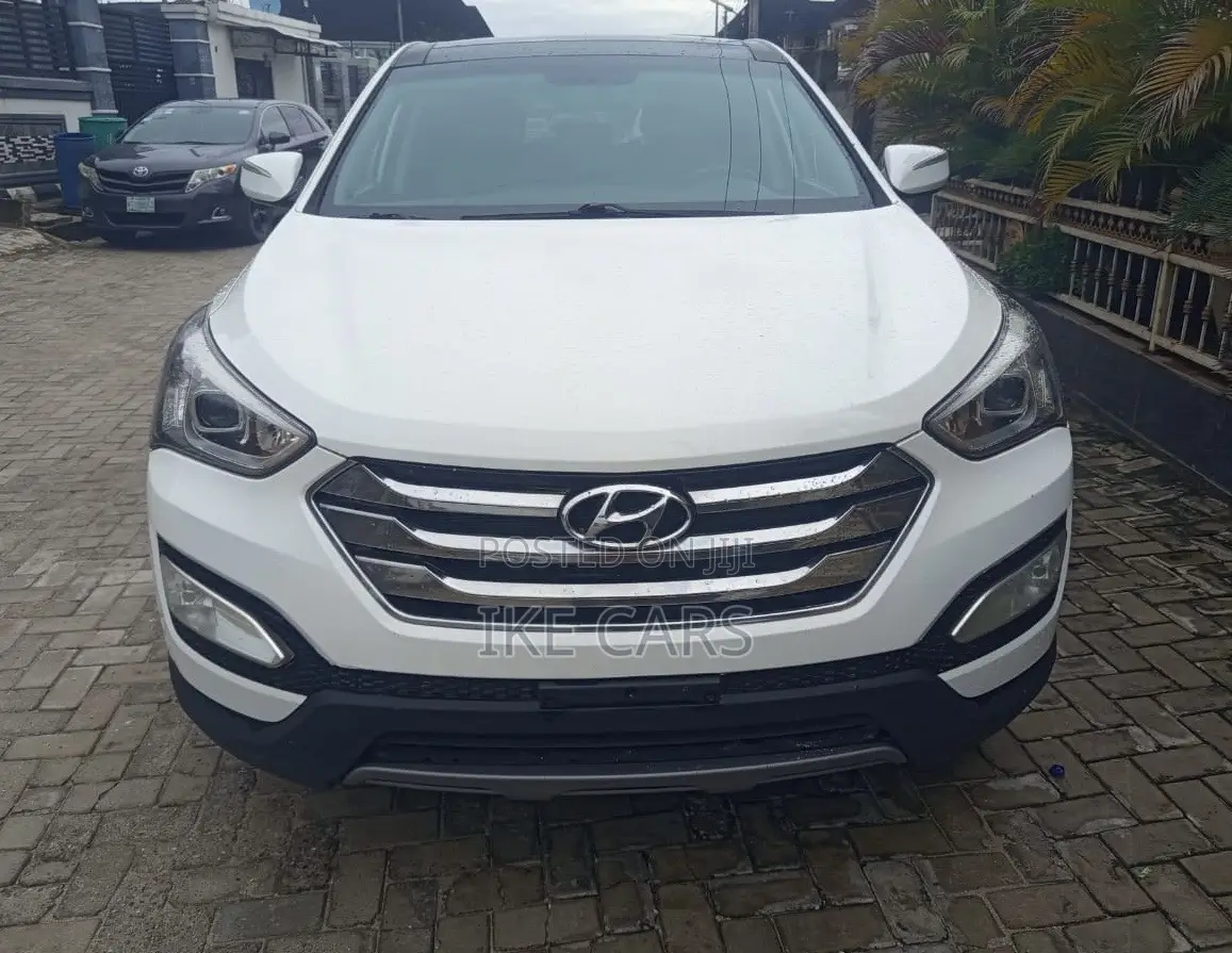 Hyundai Santa Fe SE 2012 White