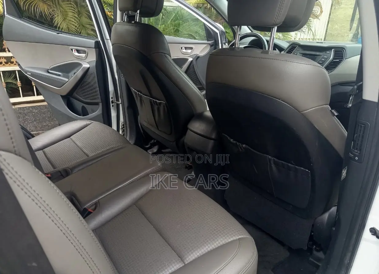Hyundai Santa Fe SE 2012 White