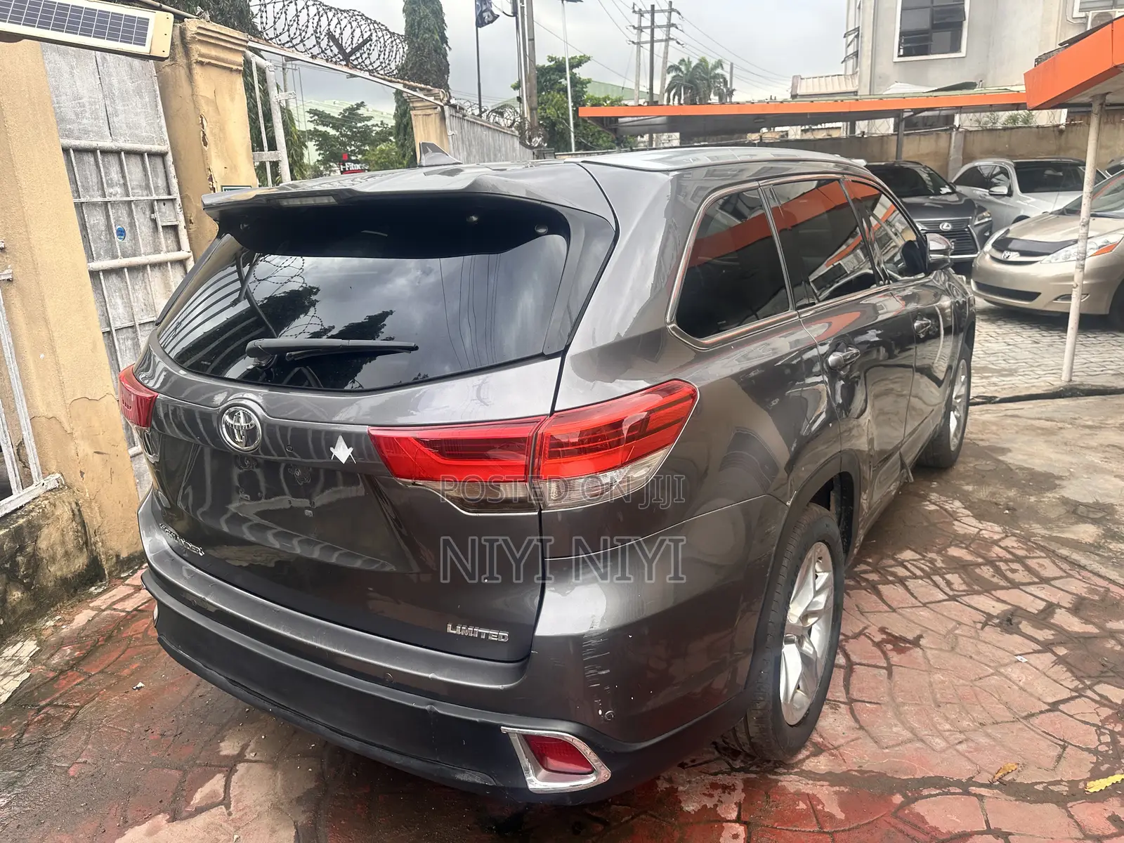 Toyota Highlander Limited 4dr SUV AWD (3.5L 6cyl 6A) 2014 Gray