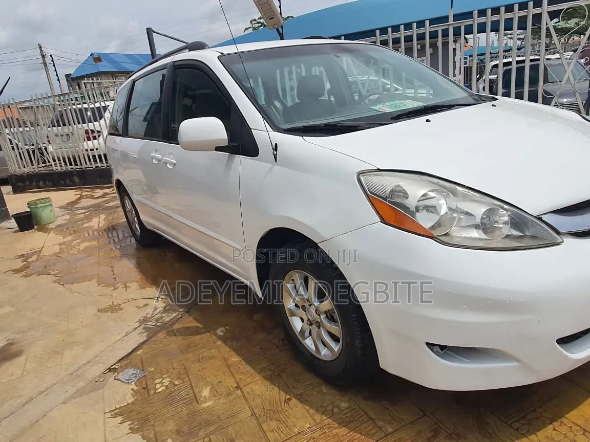 Toyota Sienna 2006 White