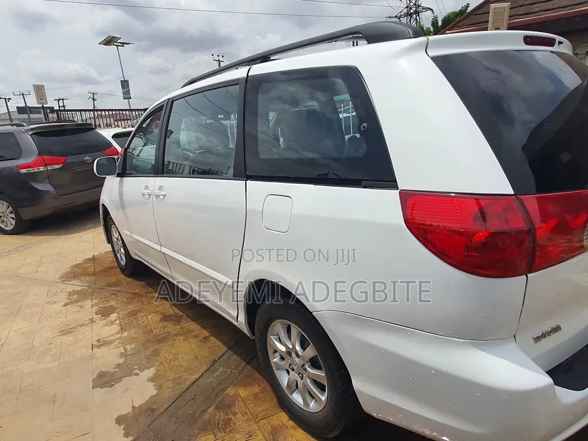 Toyota Sienna 2006 White