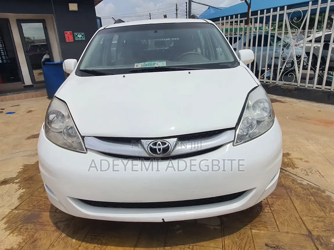 Toyota Sienna 2006 White
