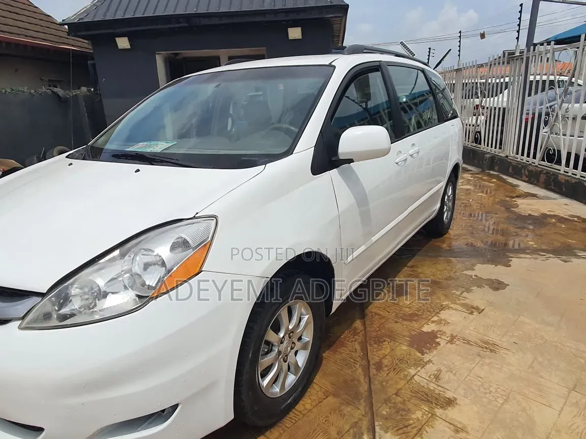 Toyota Sienna 2006 White