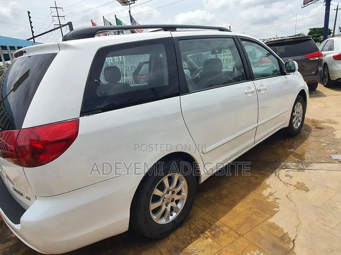 Toyota Sienna 2006 White