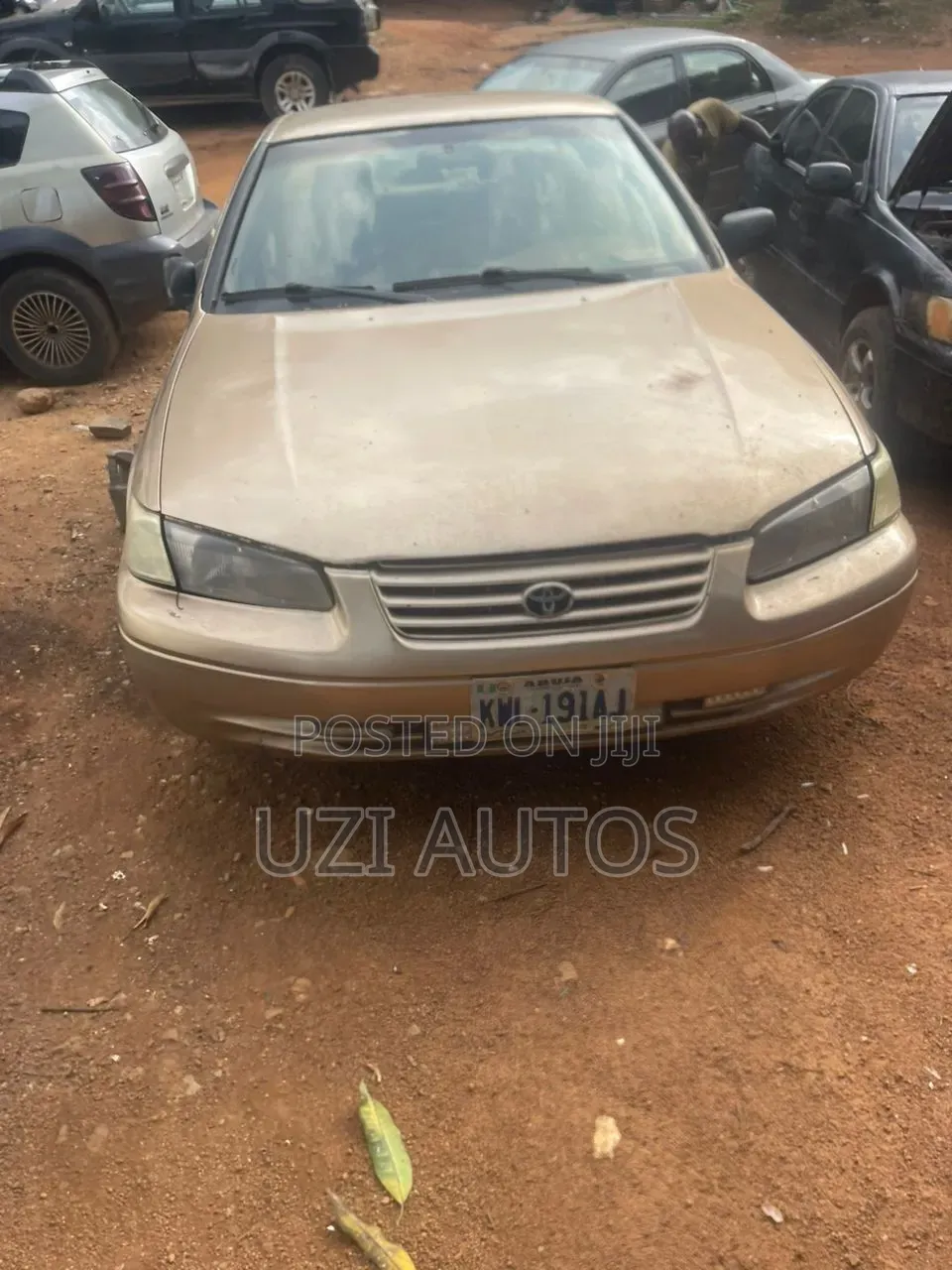 Toyota Camry LE 4dr Sedan (2.2L 4cyl 4A) 2000 Gold