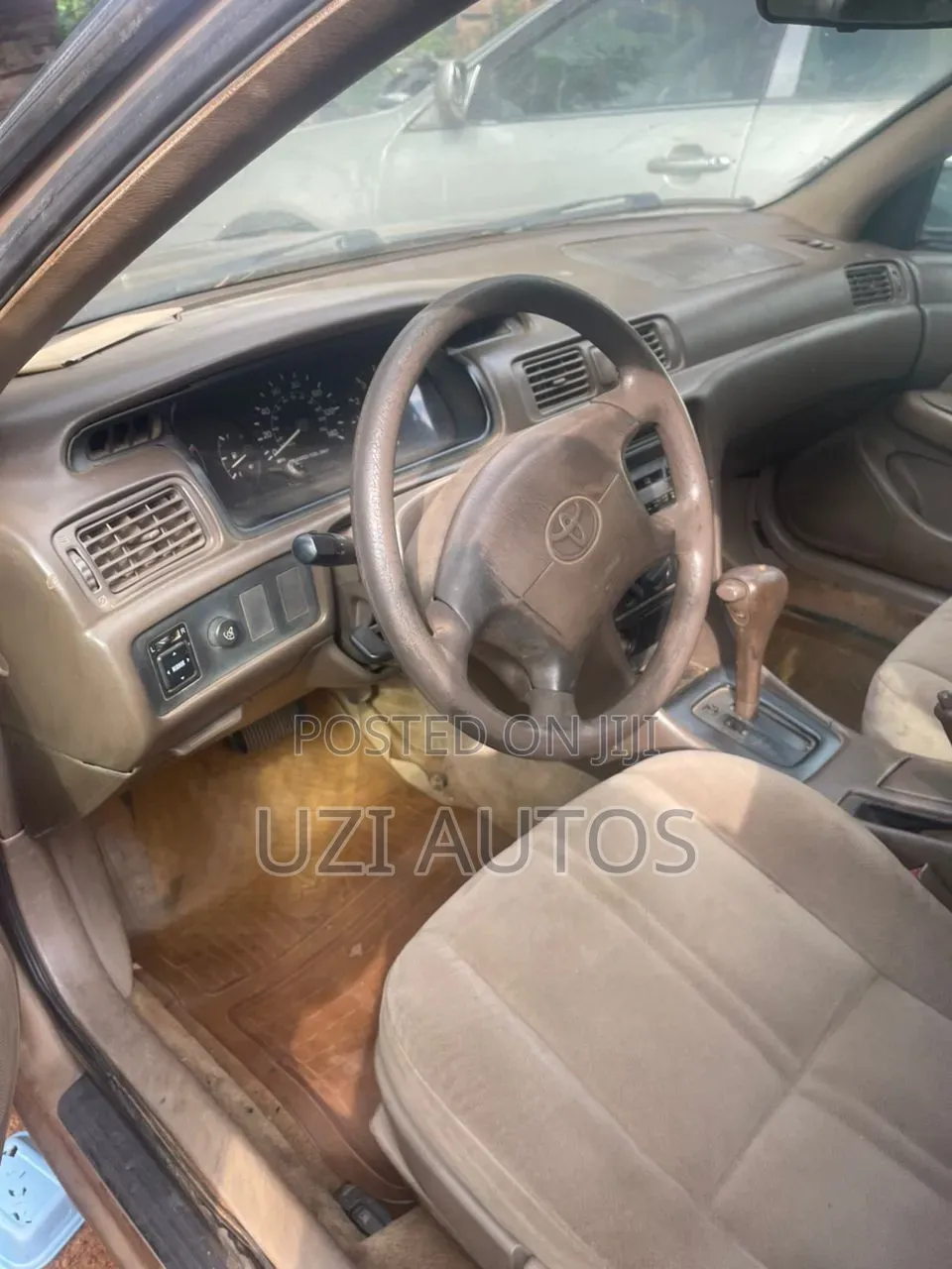 Toyota Camry LE 4dr Sedan (2.2L 4cyl 4A) 2000 Gold