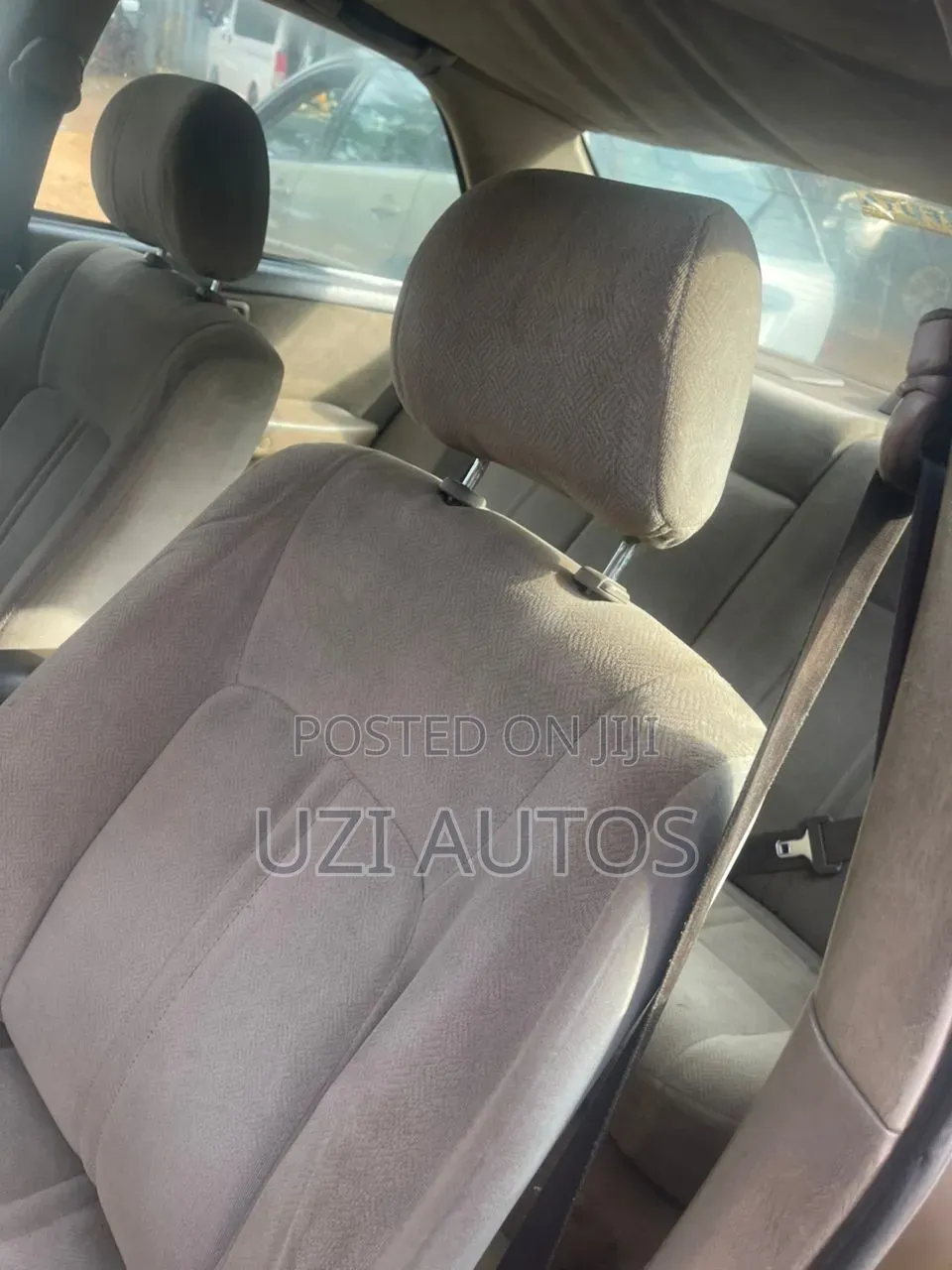 Toyota Camry LE 4dr Sedan (2.2L 4cyl 4A) 2000 Gold