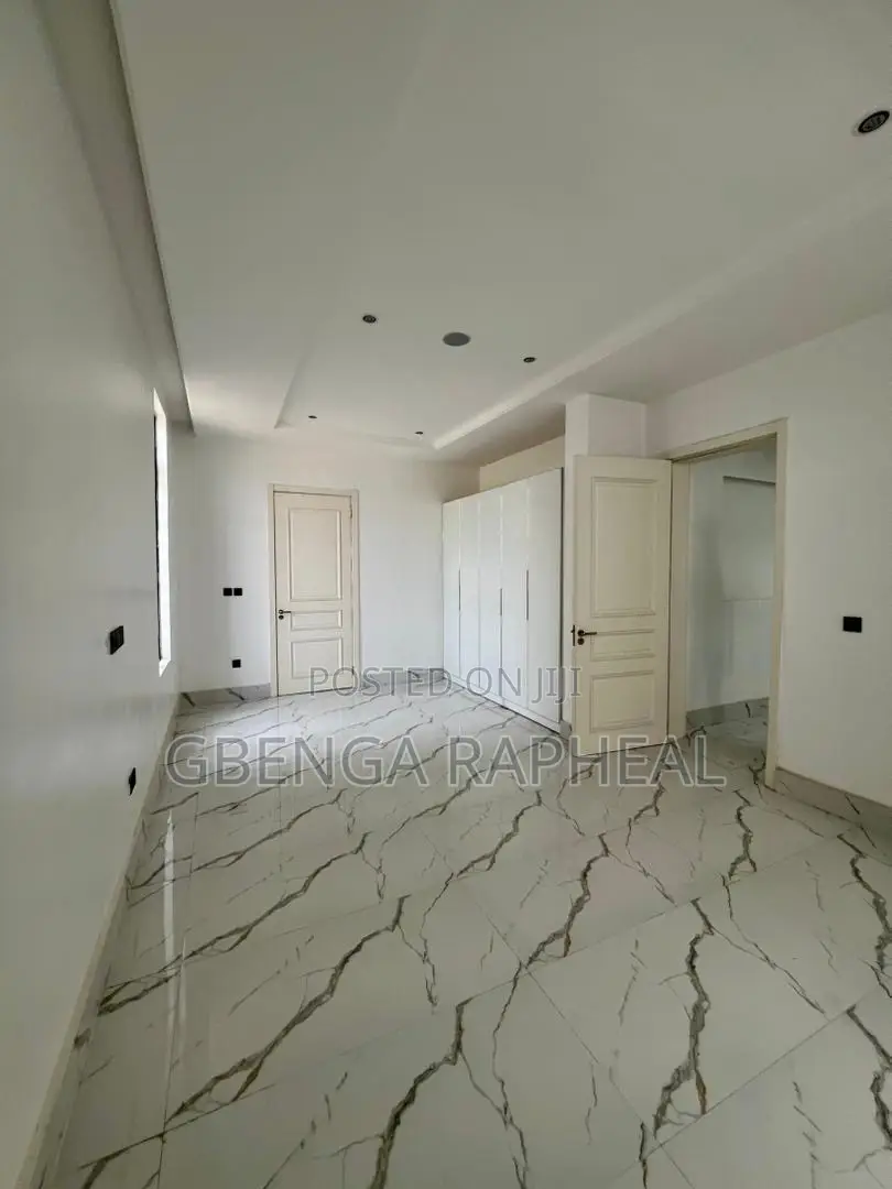 5bdrm Duplex in Lekki for sale