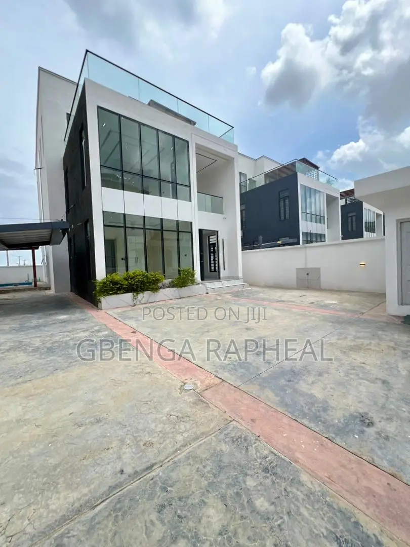 5bdrm Duplex in Phase One for sale