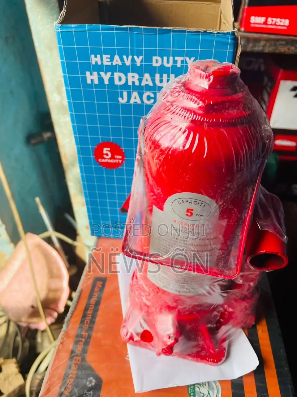 3-Ton Capacity Heavy-Duty Hydraulic Bottle Jack for Lifting Vehicles