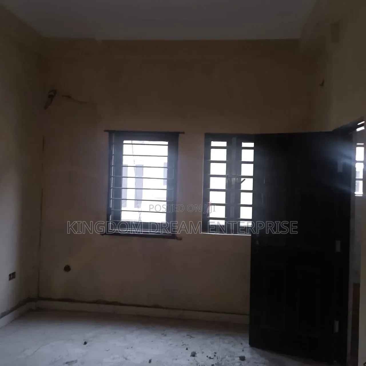 Massively Built Block of 5 Flats on 2460sqm Facing Express Surulere