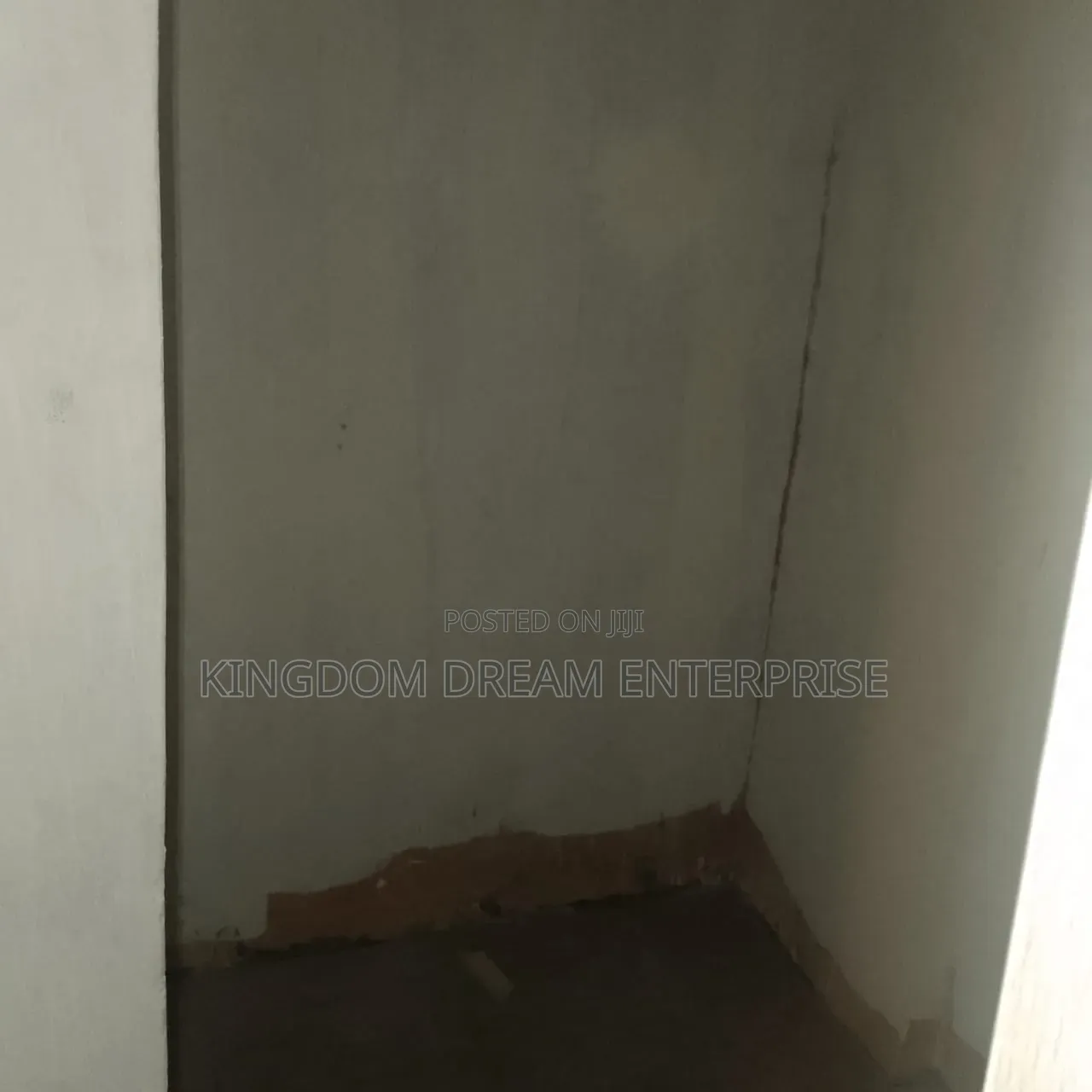 Massively Built Block of 5 Flats on 2460sqm Facing Express Surulere