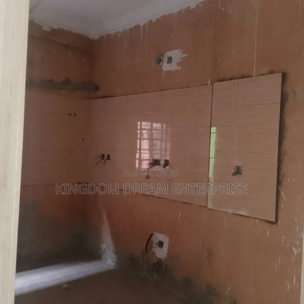 Massively Built Block of 5 Flats on 2460sqm Facing Express Surulere