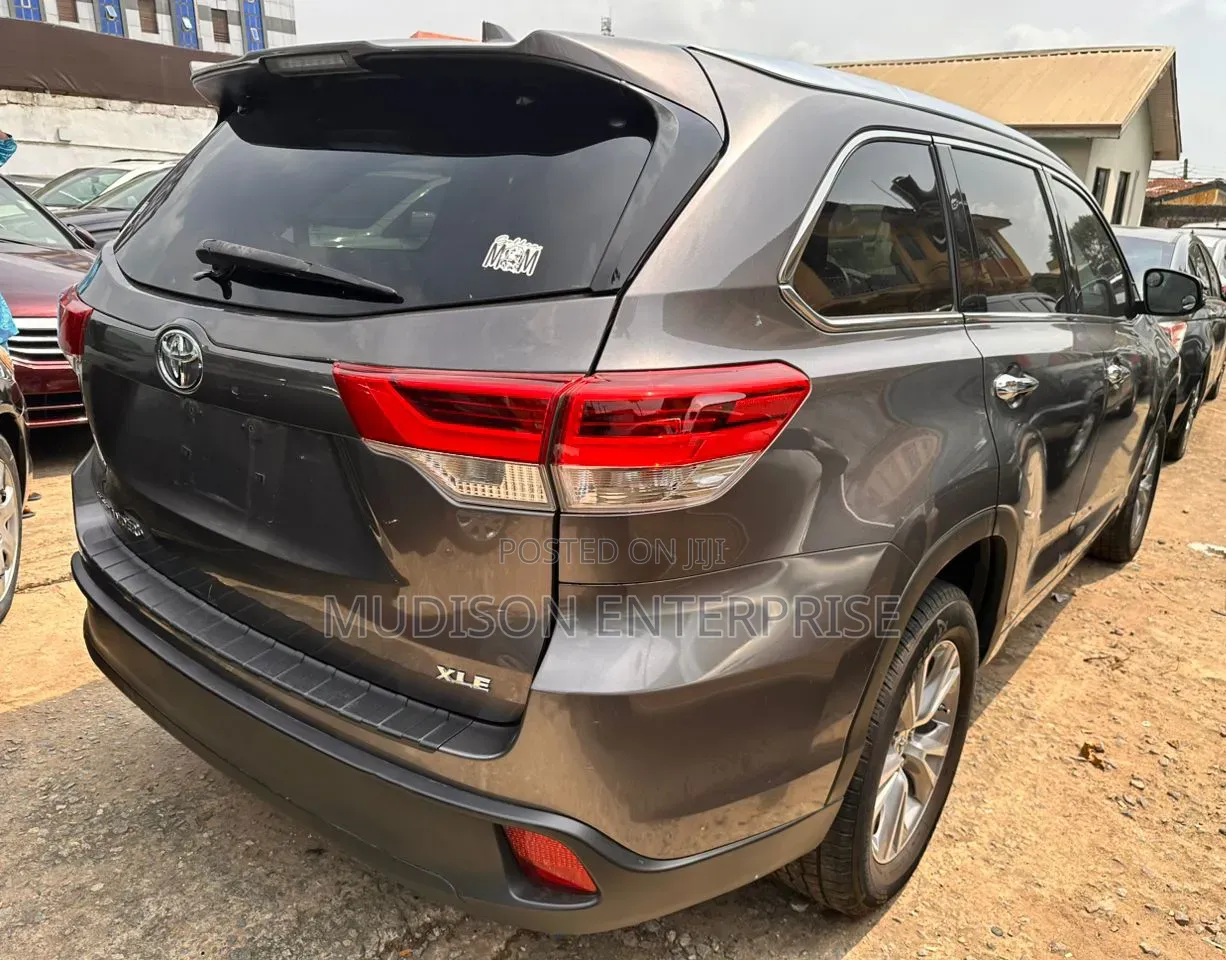 Toyota Highlander XLE 4dr SUV (3.5L 6cyl 6A) 2015 Brown