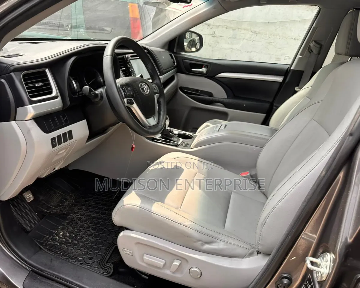 Toyota Highlander XLE 4dr SUV (3.5L 6cyl 6A) 2015 Brown