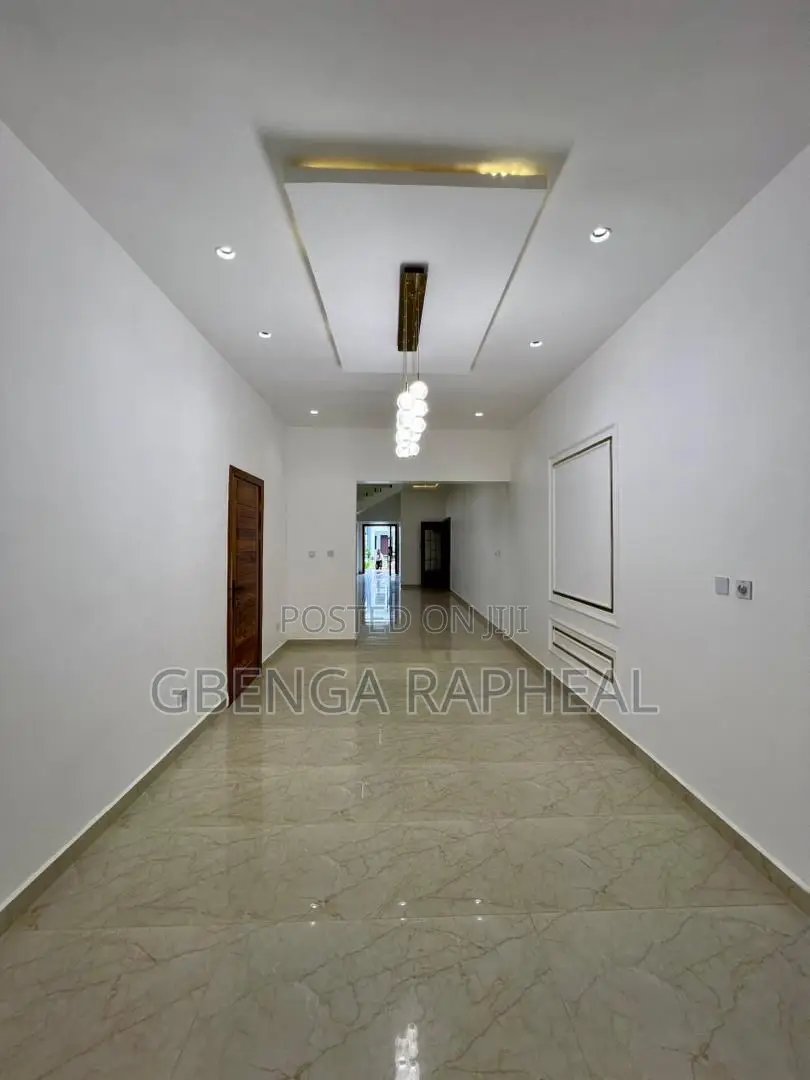 6bdrm House in Victoria Garden City, Lekki for sale