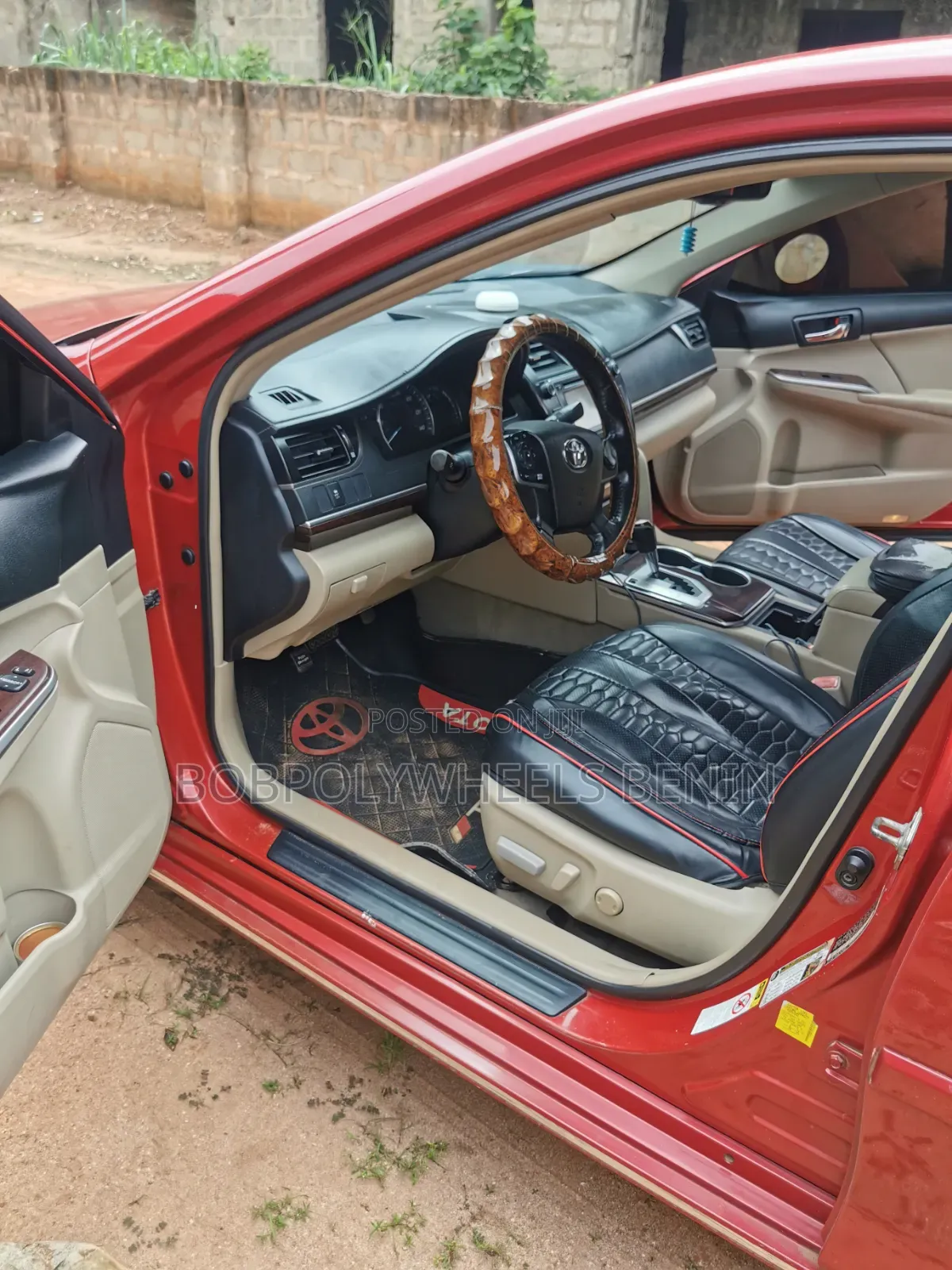 Toyota Camry XLE 4dr Sedan (2.5L 4cyl 6A) 2013 Red