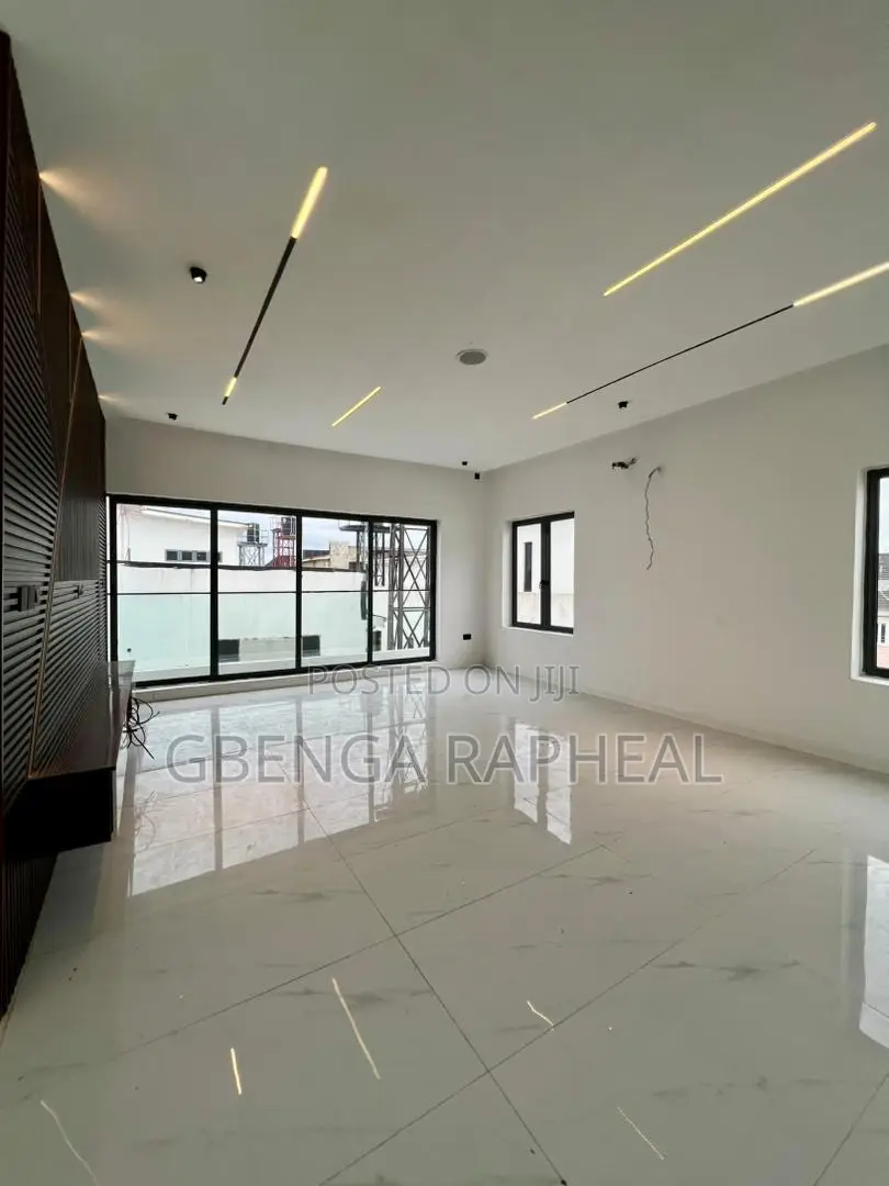 5bdrm Duplex in Orchid Road, Lagos Island / Lagos Island for sale