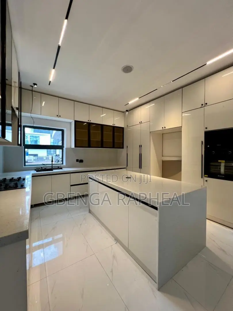 5bdrm Duplex in Orchid Road, Lagos Island / Lagos Island for sale