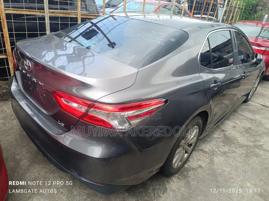 Toyota Camry 2018 Gray