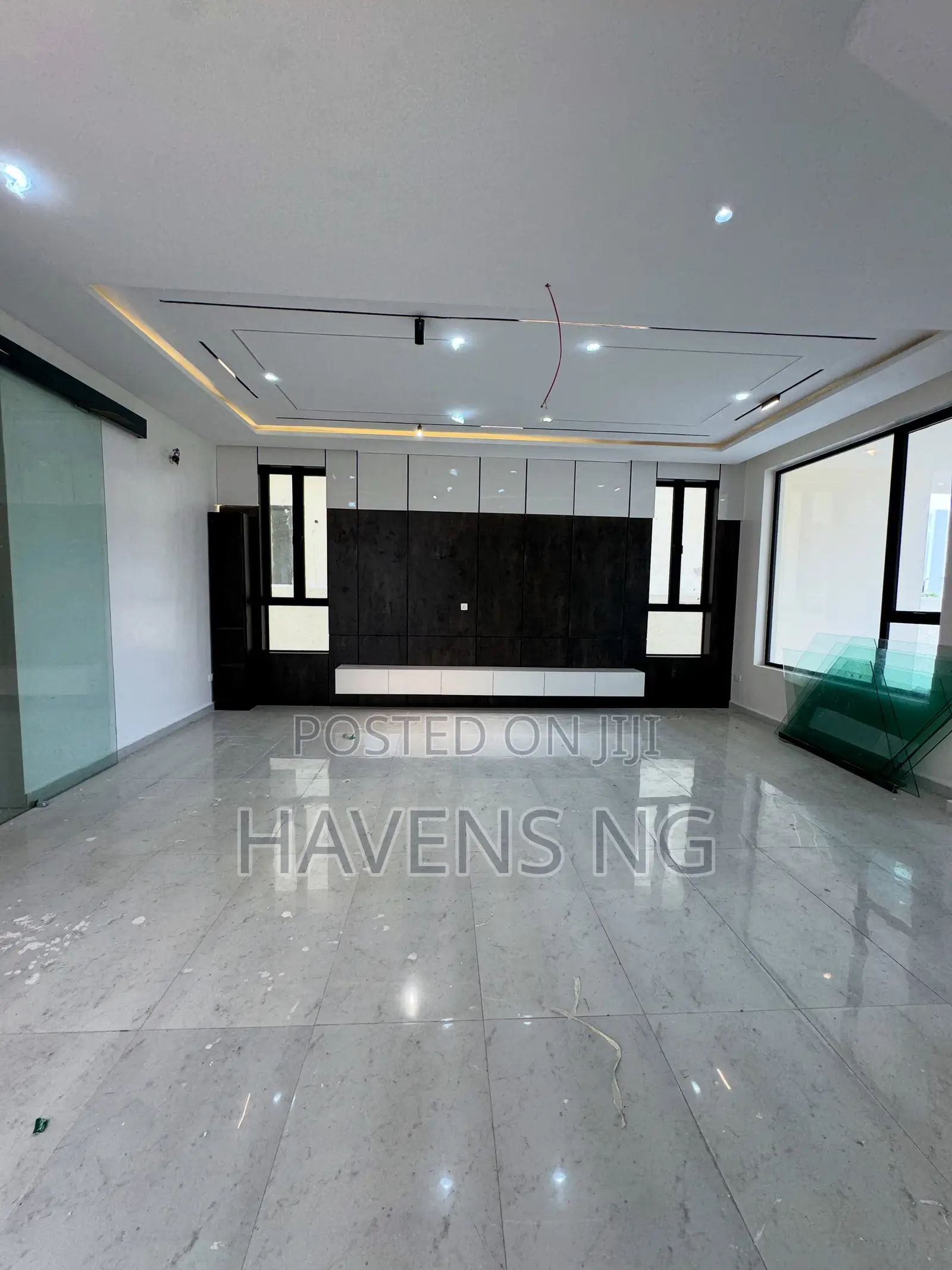5bdrm Duplex in Lekki Phase 2 for sale