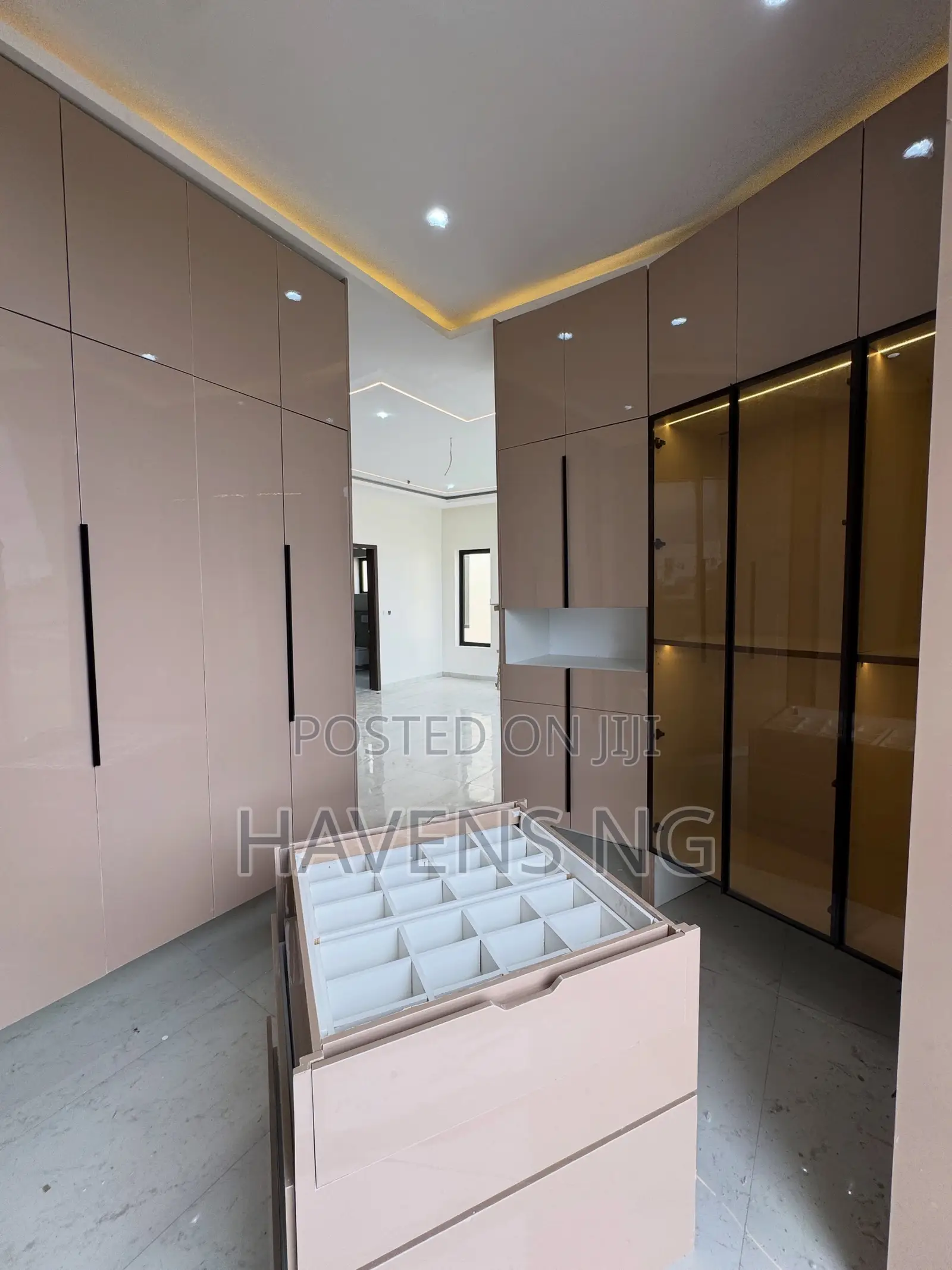 5bdrm Duplex in Lekki Phase 2 for sale