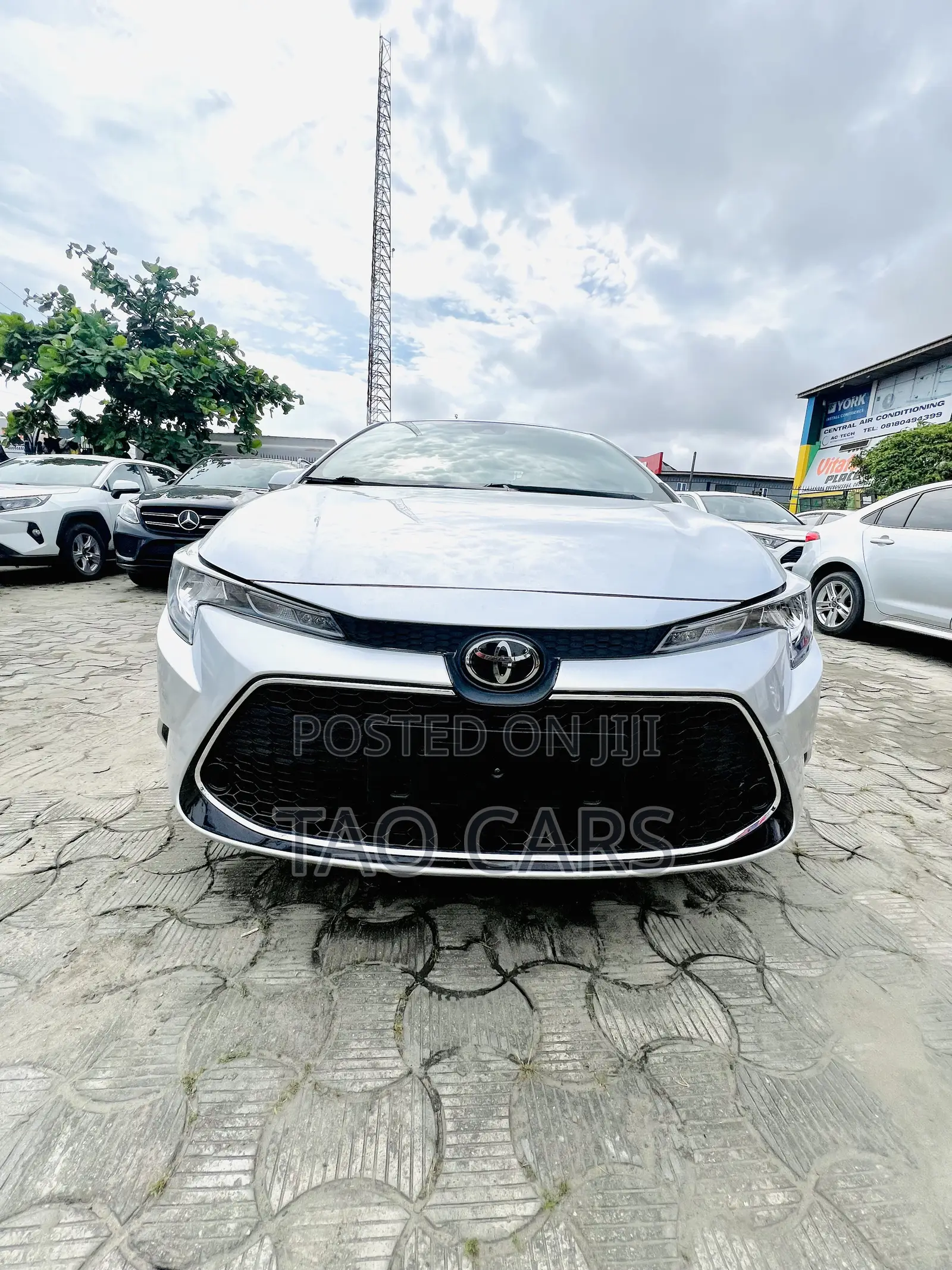 Toyota Corolla XLE 2022 Silver