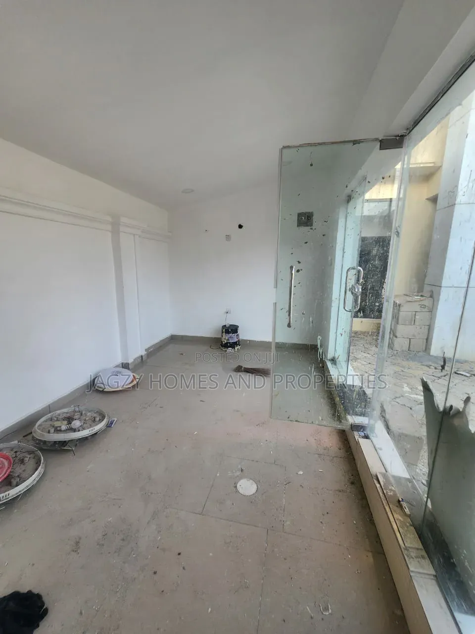 Shop Available for Rent in Lekki Phase 1