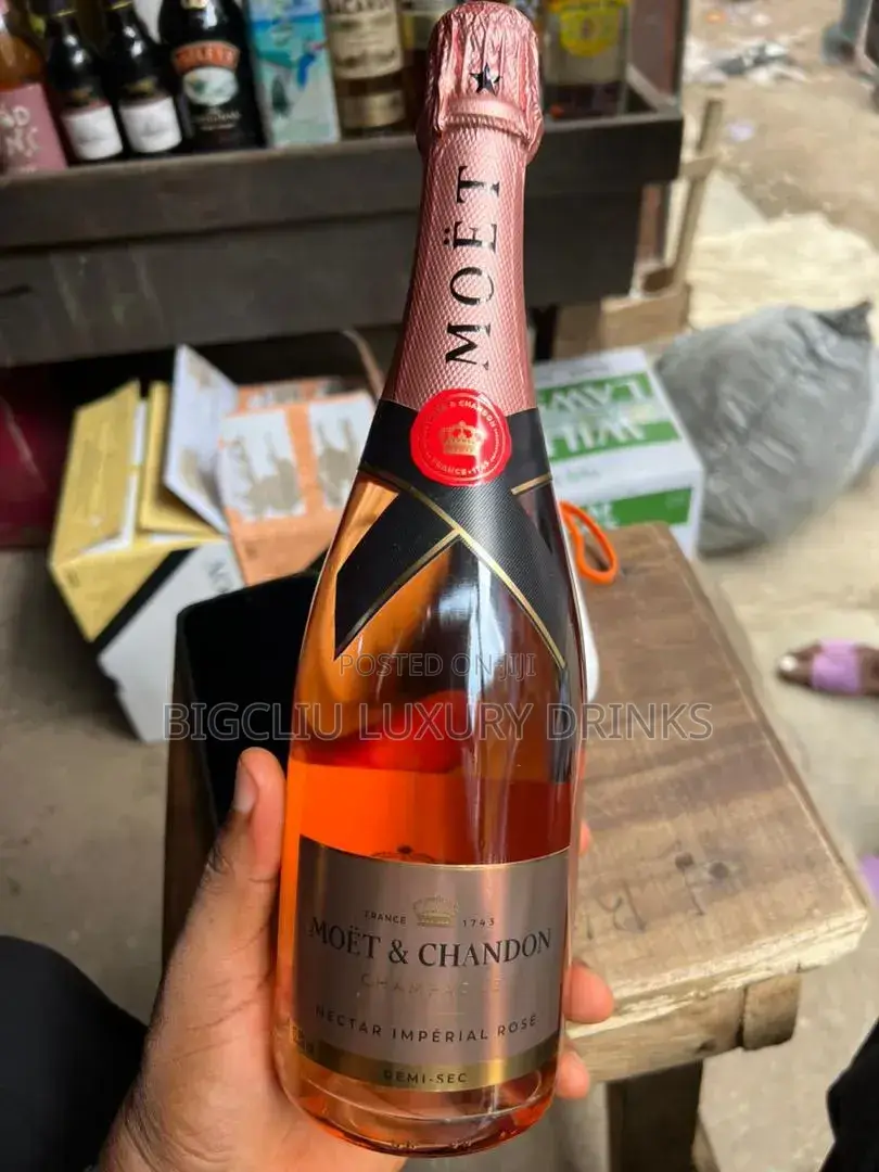 Moet Necta Rose