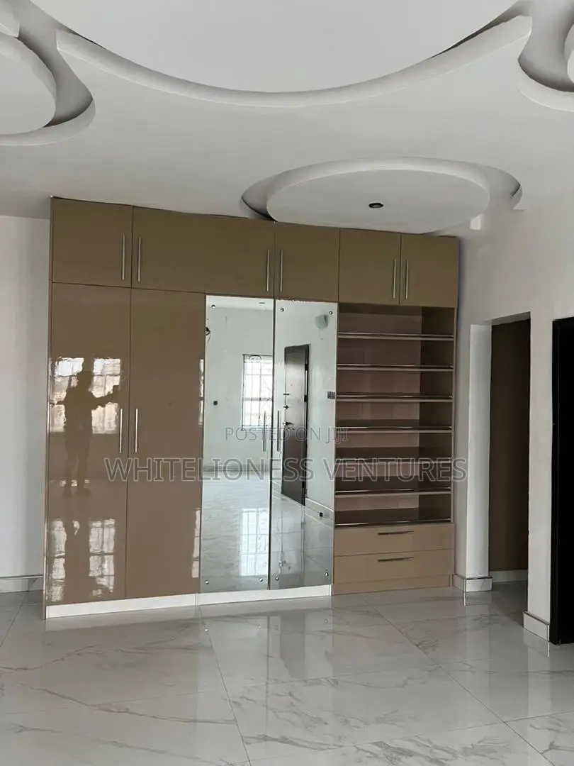 4bdrm Duplex in Behind Fara Park for sale