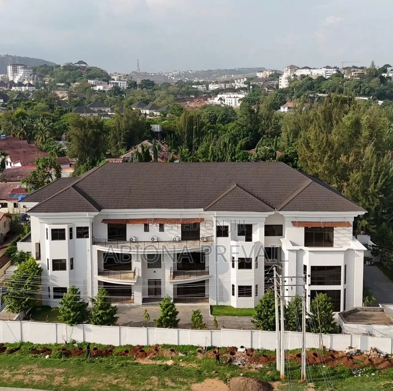 17bdrm Penthouse in Maitama District for sale