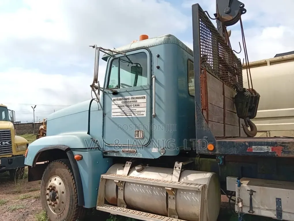 9 Tons Freightliner Hiab Self-Loader - Company Use