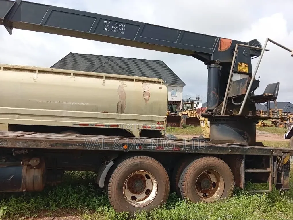 9 Tons Freightliner Hiab Self-Loader - Company Use