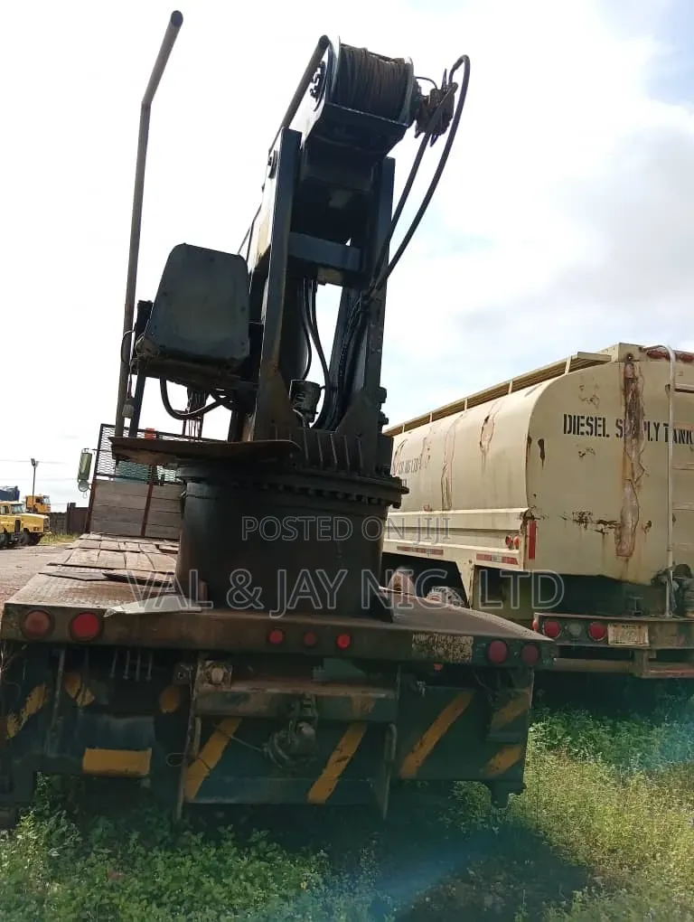 9 Tons Freightliner Hiab Self-Loader - Company Use