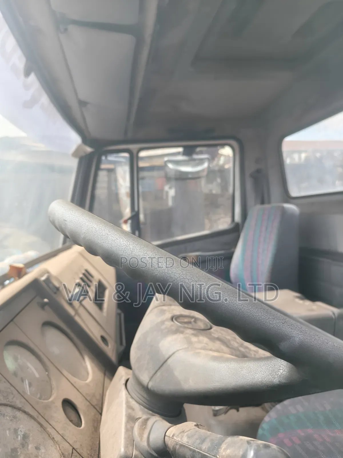 Mercerdes Benz 1520 Rigid Truck 31 Ft Long- Foreign Use
