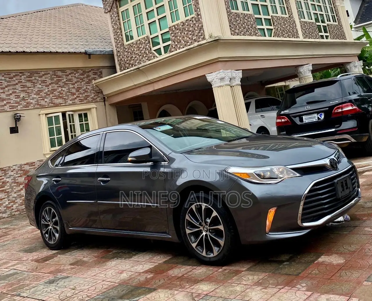 Toyota Avalon XLE Premium Sedan FWD (3.5L 6cyl 6A) 2017 Gray