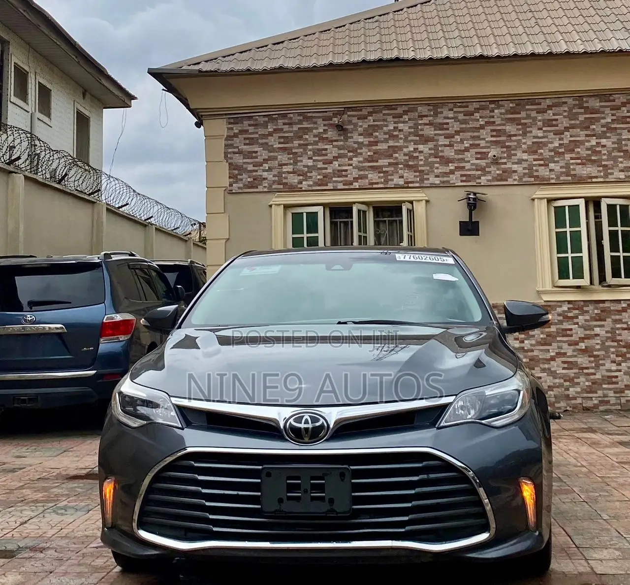 Toyota Avalon XLE Premium Sedan FWD (3.5L 6cyl 6A) 2017 Gray