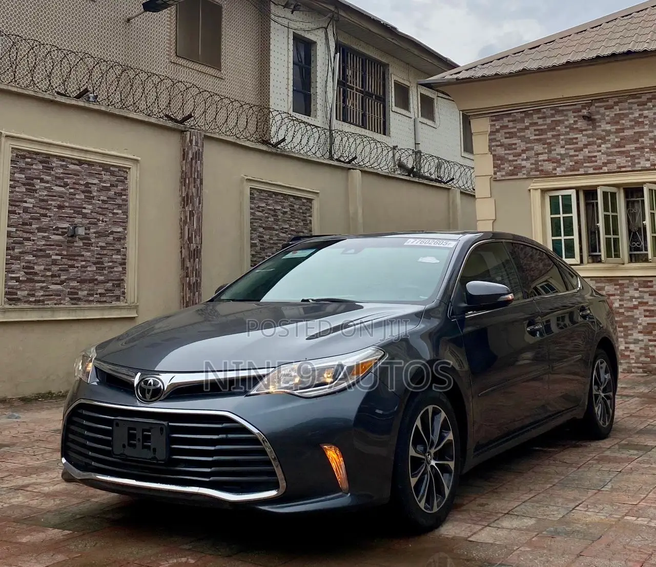 Toyota Avalon XLE Premium Sedan FWD (3.5L 6cyl 6A) 2017 Gray