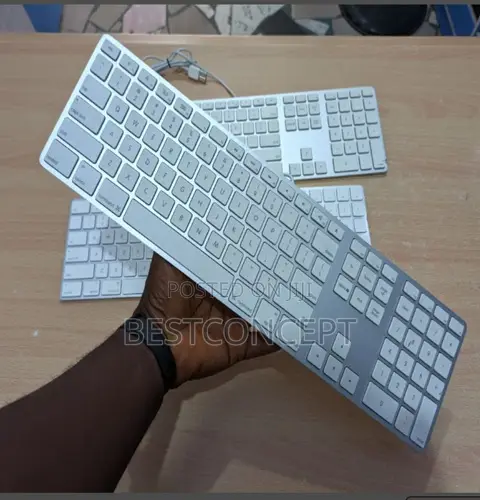 Apple A1242 Portable Wired Keyboard
