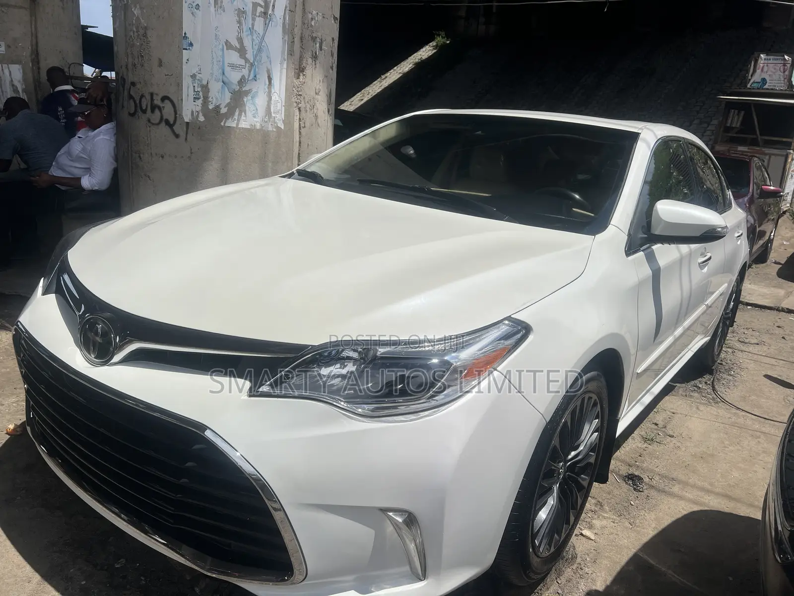 Toyota Avalon Touring Sedan FWD (3.5 6cyl 6A) 2017 White