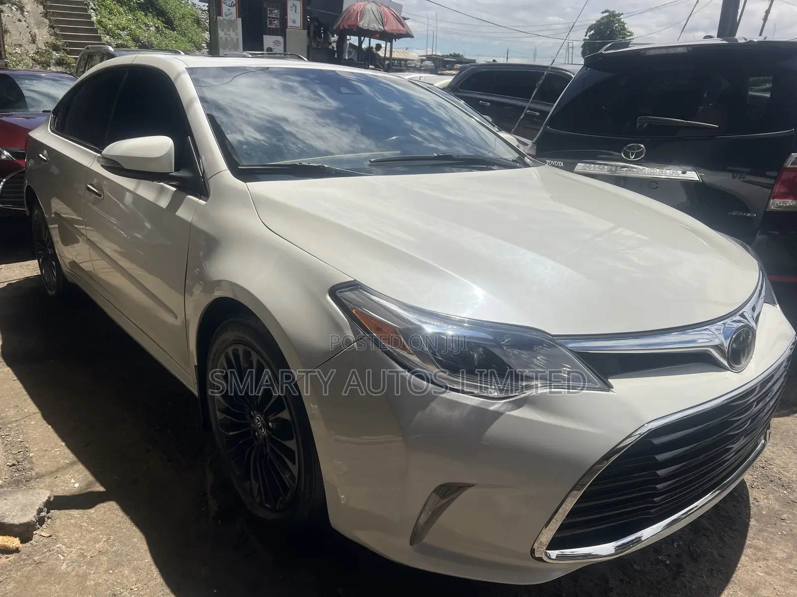 Toyota Avalon Touring Sedan FWD (3.5 6cyl 6A) 2017 White