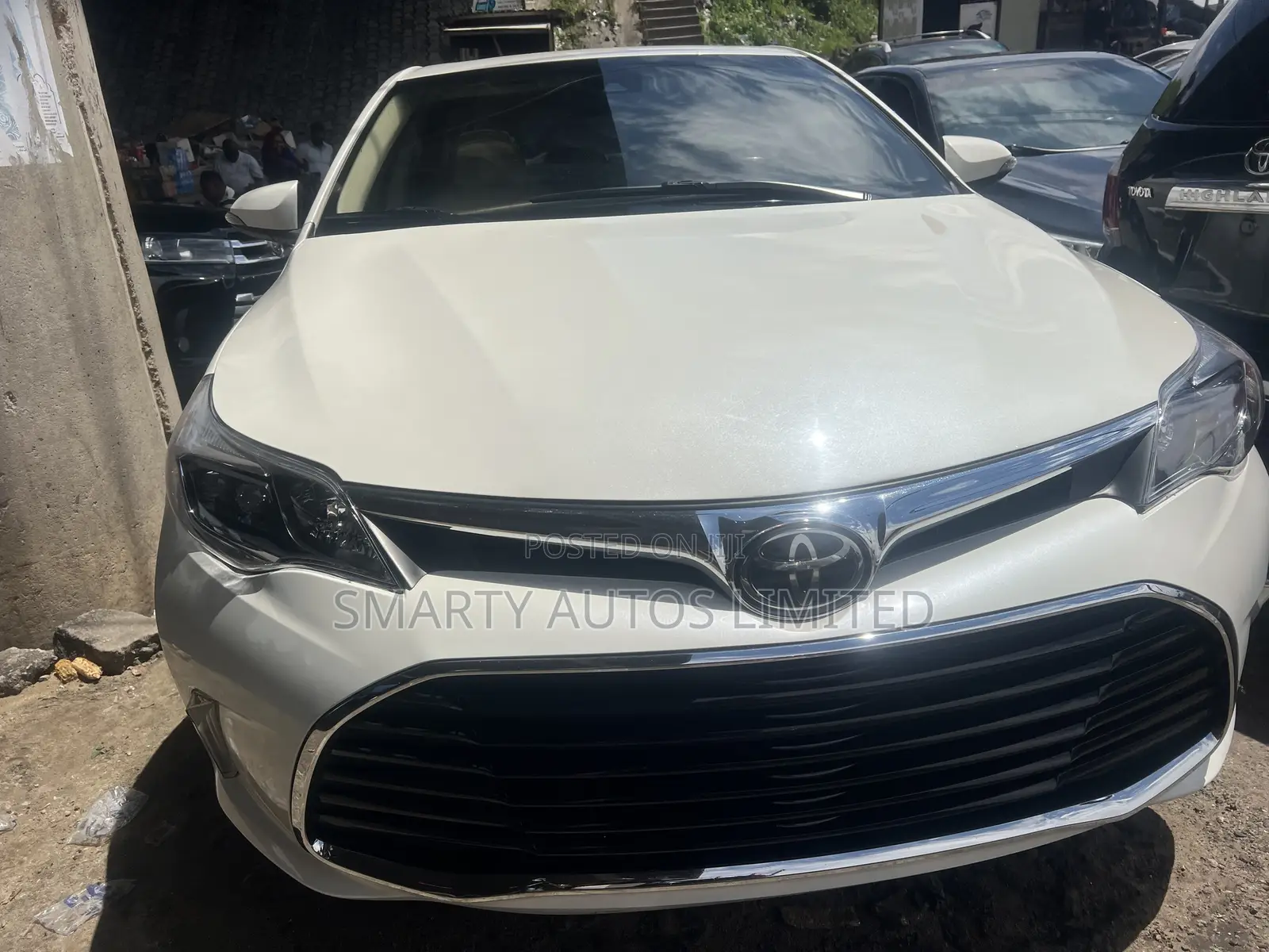 Toyota Avalon Touring Sedan FWD (3.5 6cyl 6A) 2017 White