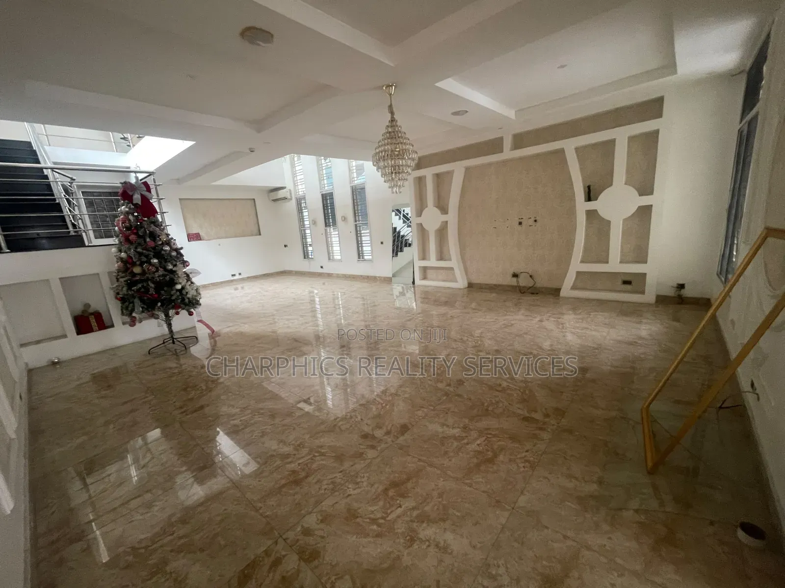 5bdrm Duplex in Banana Island for rent
