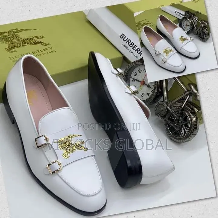 Luxury Burberry Patent Double-Buckle Shoes
