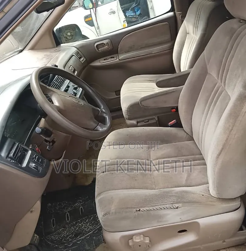 Toyota Sienna 2000 Gold