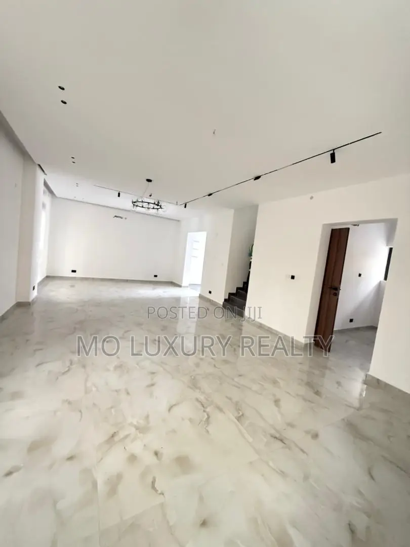 5bdrm Duplex in Lekki Phase 1 for sale